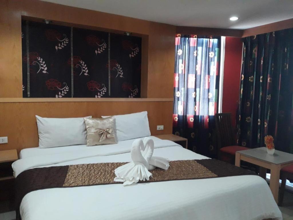 New Pind Balluchi Inn Pattaya Buitenkant foto