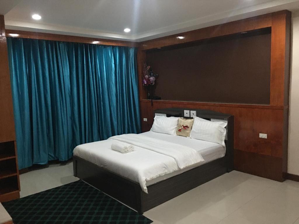 New Pind Balluchi Inn Pattaya Buitenkant foto